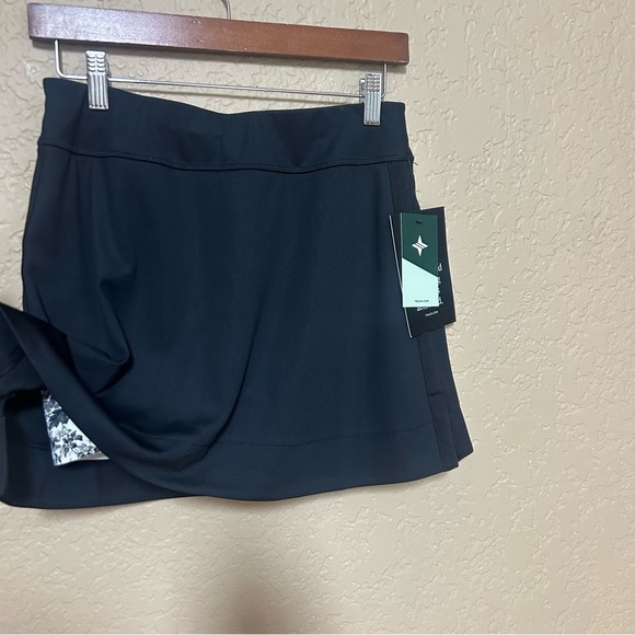 Tuckernuck black skirt with hoker shorts underneath size small brand new - Picture 5 of 10